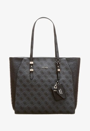 Czarna torba typu tote marki Guess z wzorem logo, podwójnymi paskami na ramię oraz zawieszkami w kształcie małej kłódki i klucza.