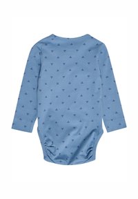 Baby långärmad bodysuit i ljusblått bomull, med ett upprepat blommönster i marinblått. Tryckknapp längst ner för enkel påklädning.