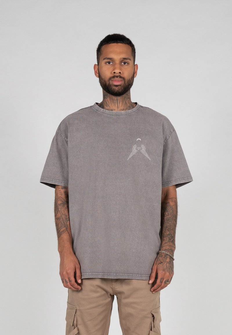 MJ Gonzales HIGHER THAN HEAVEN ACID WASHED HEAVY OVER - T-shirts print - asphalt