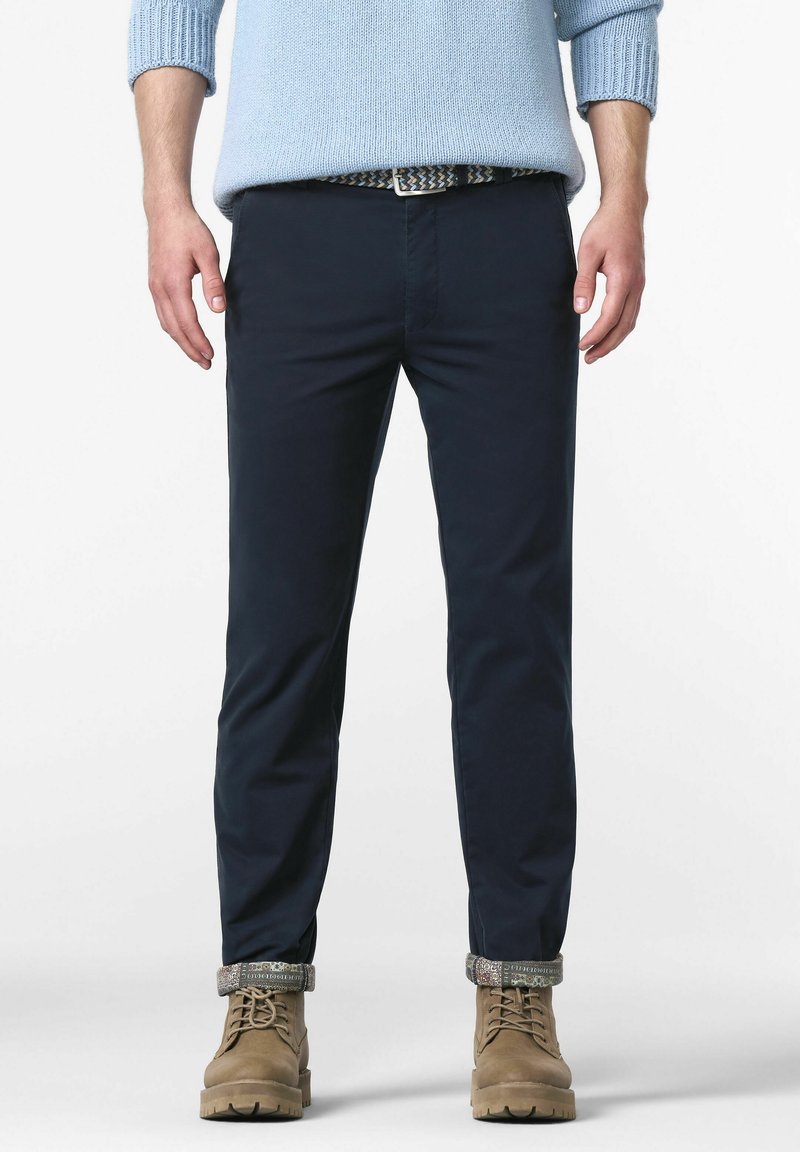 Marineblauwe chino's met een slim fit, met een gestructureerde manchette en een gestreepte riem. Perfect voor casual of semi-formele kleding.