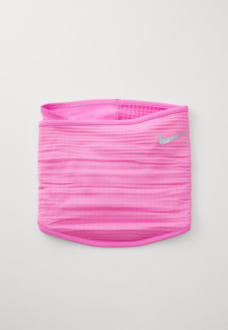 Rosa sportliche Haarband mit glatter Textur, featuring einem gerafften Design und einem silbernen Nike-Logo auf der Vorderseite. Keine sichtbaren Beschläge.