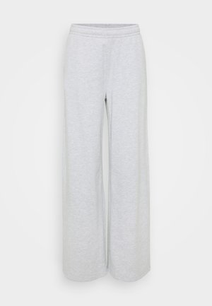 Lyse grå vide sweatpants laget av myk bomullsblandingsstoff, med elastisk midjebånd og ingen synlige lommer. Glatt tekstur.