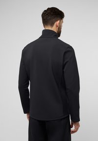 Schwarze Fleecejacke mit hohem Kragen, langen Ärmeln und einer glatten Textur. Hat ein minimalistisches Design und keine sichtbaren Beschläge.
