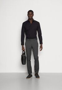 Seidensticker KENT X-SLIM FIT - Camicia elegante - schwarz