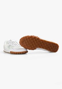 Scalpers DACH SNEAKERS - Trainers - off white