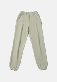 Pantalon de survêtement gris clair en polaire avec taille élastique et poignets aux chevilles, doté de poches latérales et d'un tissu doux à texture.