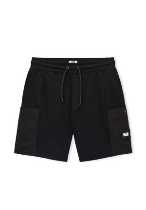 Zwarte heren shorts met elastische tailleband, trekkoord en zijzakken met klep- en knoopdetails.