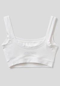 Brassiere de algodón orgánico blanco con escote redondeado, tirantes anchos y un corte suelto. Presenta un logotipo impreso sutil en el frente.