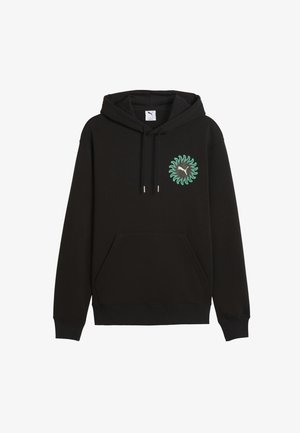 Sweat à capuche noir avec poche avant et motif circulaire vert comportant un logo de chat sautant sur le côté gauche de la poitrine.