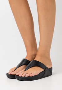 FitFlop - LULU TOEPOST - Sandalias de dedo - black Imagen en miniatura 1