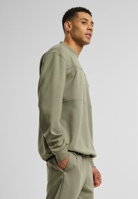Thumbnail Image 7