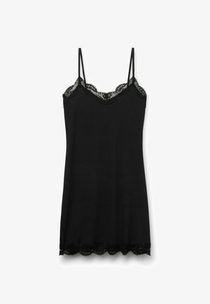 Czarny top na ramiączkach z cienkimi paskami, prążkowaną teksturą i koronkowym wykończeniem wzdłuż dekoltu i dołu, z falbaniastym detalem.