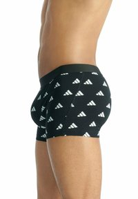 Boxer briefs neri con un motivo a triangoli bianchi ripetuti, cintura elasticizzata a coste e una vestibilità aderente. Tessuto morbido.