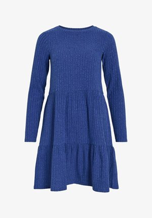 Sinine pika varrukaga kleit ribatud kangast, millel on kihiline seelik ja ümar kaelus, ning tekstureeritud viimistlus.