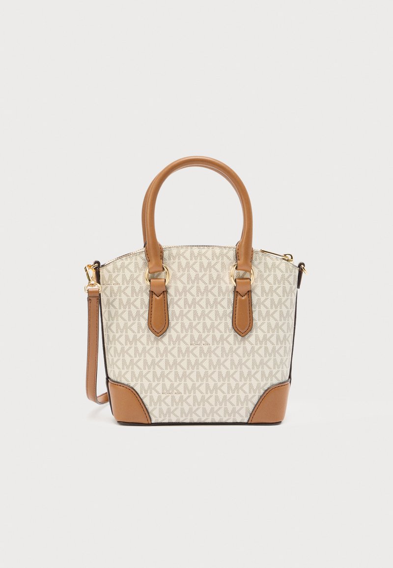 Sac à main structuré en toile beige avec motif répété "MK", accents en cuir camel, double poignée supérieure et bandoulière amovible.