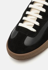 Nubikk RAY OWEN - Tenisice - black