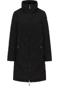 Sort quiltet frakke med høj krave, der har en frontlynlås, sidelommer og tekstureret stof med diagonale syningsmønstre.