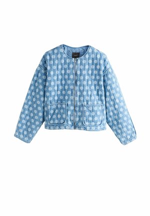 Hellblaue gesteppte Jacke mit weißen Punkten, Reißverschluss vorne, langen Ärmeln und zwei aufgesetzten Fronttaschen.