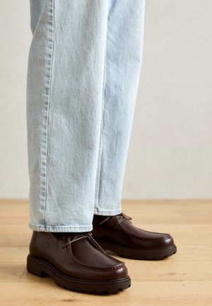 Geox SPHERICA EC7 - Zapatos con cordones - wine