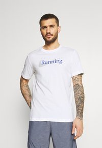 Nike Performance - T-shirt print - white Miniatuurafbeelding 1