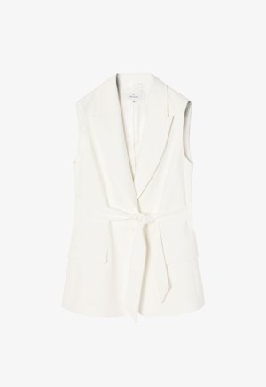 Blazer bianco senza maniche con colletto a rever, cintura frontale e due tasche laterali. Realizzato in un tessuto liscio e strutturato.