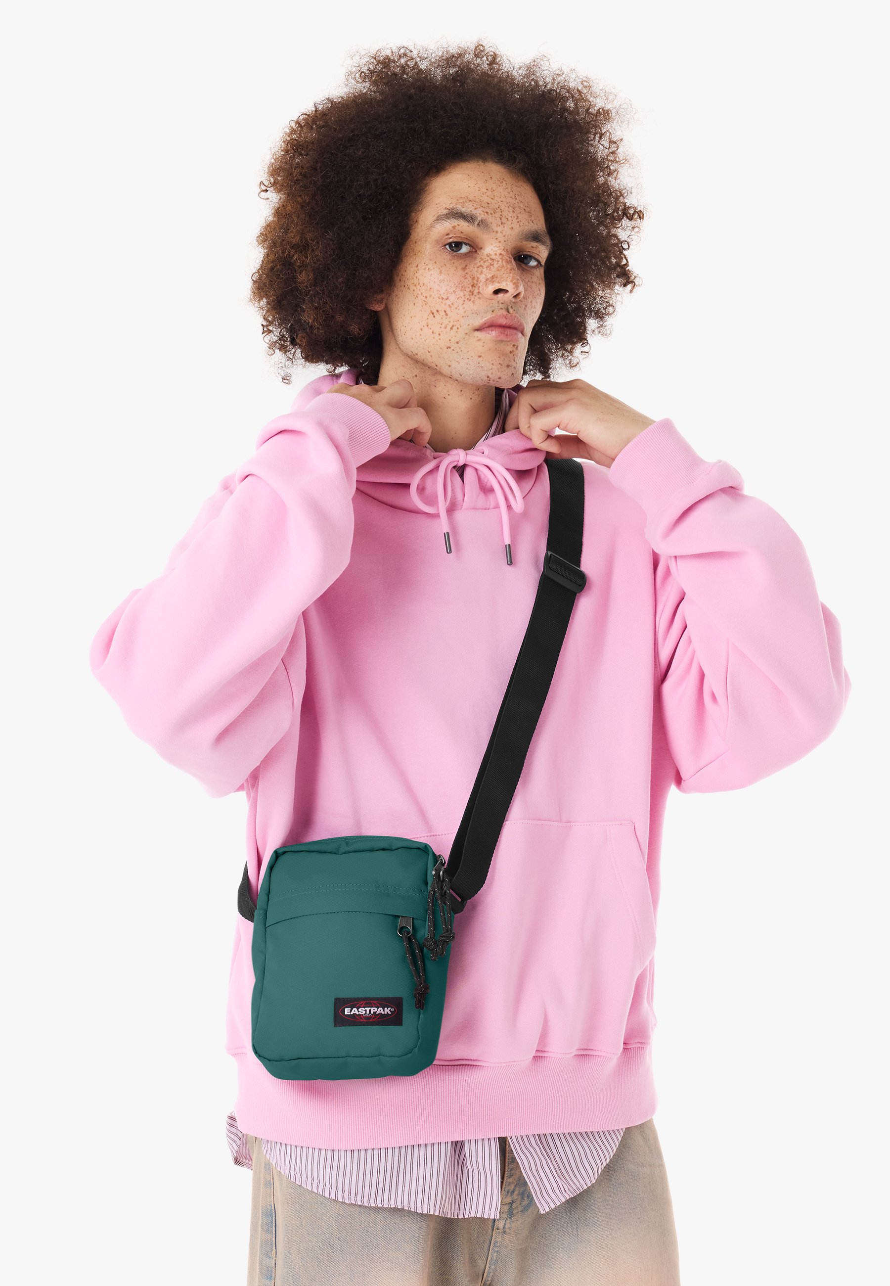 Eastpak 더 원 유니섹스 크로스바디 백