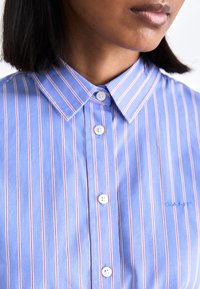 GANT STRIPED - Košilová halenka  - hellblau/weiß