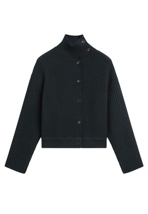 Sort ribstrikket cardigan med høj krave, lange ærmer og asymmetrisk knaplukning med syv mørke knapper.