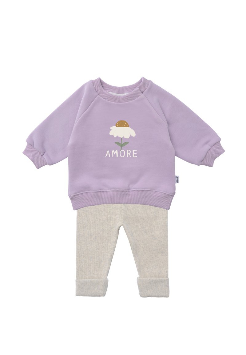Lilac sweatshirt with white flower graphic and "AMORE" text, paired with light grey cuffed pants, made of soft cotton blend fabric.