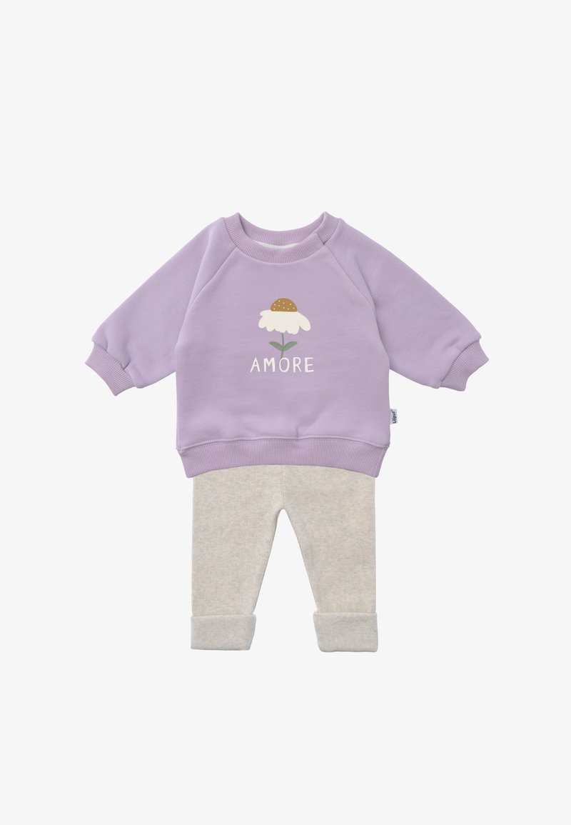 Lilac sweatshirt with white flower graphic and "AMORE" text, paired with light grey cuffed pants, made of soft cotton blend fabric.