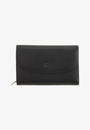 Cartera de cuero negro con textura suave, que presenta un cierre de solapa y un detalle con cremallera plateada en un lado. Branding en relieve sutilmente visible.