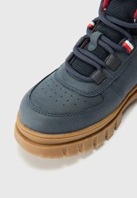 Tommy Hilfiger MICHIGAN UNISEX - Bottines à lacets - blue