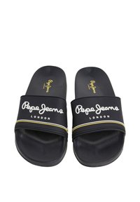Svarta halkskyddsandaler med en strukturerad rem. Har "Pepe Jeans"-logotypen i vitt, med en gul rand ovanför logotypen som accent. Platt sula.