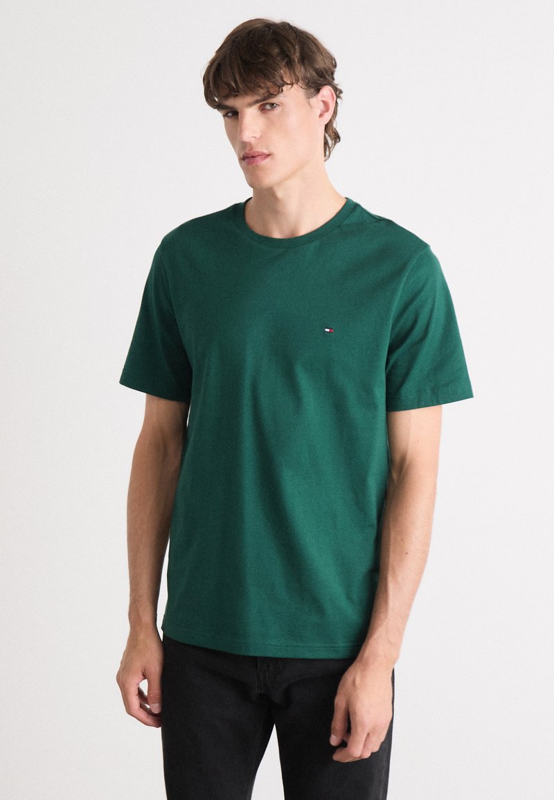 Tommy Hilfiger ESSENTIAL TEE - Základné tričko - ornamental green