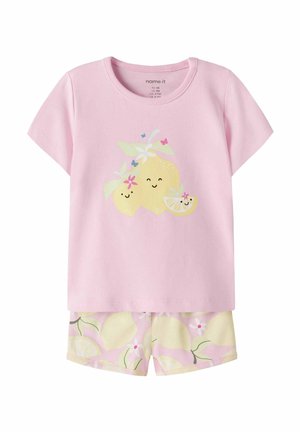 T-shirt rose à manches courtes pour tout-petit avec des visages de citron souriants et un short assorti avec un motif citron et fleurs.