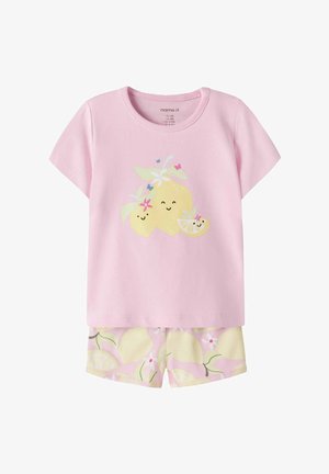 Camiseta rosa de manga corta para niño pequeño con caras sonrientes de limón y pantalones cortos a juego con un patrón de limón y flores.