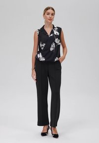 Anna Field Top - black/white