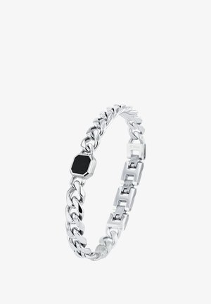 Bracciale in argento con catena caratterizzato da un accento esagonale nero, design a catena, texture lucida e chiusura sicura con elementi rettangolari.