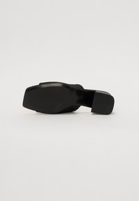 Thumbnail Image 5
