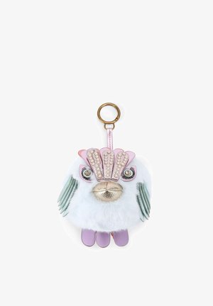 Portachiavi a forma di uccello soffice di colore azzurro chiaro, con becco metallico, piume decorative rosa, dettagli gioiello e ali verdi. Anello portachiavi rotondo dorato.