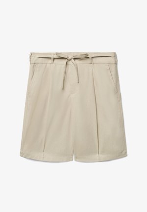 Hellbeige kniehohe Shorts mit Seitentaschen, Gürtelschlaufen und einem gebundenen Stoffgürtel in der Taille, gefertigt aus weichem Webstoff.