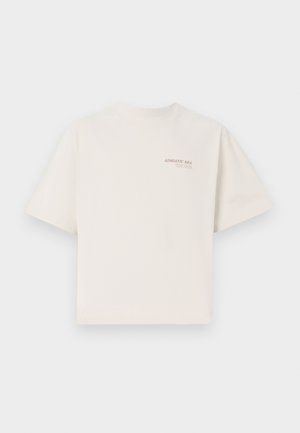 Trumpas rankovėmis, apvalios iškirptės marškinėliai iš off-white medvilnės su „ADRIATIC SEA“ tekstu rožine spalva krūtinėje. Laisvas siluetas ir glotni tekstūra.