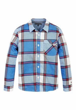 Niebieska, biała, szara i czerwona kraciasta koszula z długim rękawem, kołnierzykiem, zapięciem na guziki z przodu oraz pojedynczą kieszenią na piersi na białym tle.