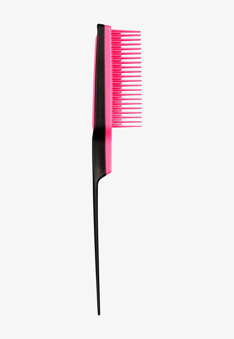 Schwarzer und pinker Plastikhaarfärbekamm mit breiten Zähnen und langem, spitz zulaufendem Griff vor weißem Hintergrund.