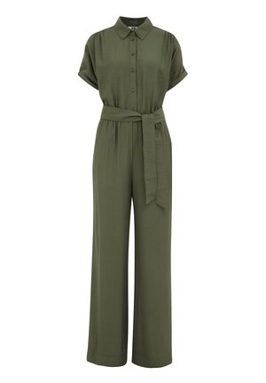 Mono verde oliva, de manga corta, con cierre de botones en la parte delantera, cinturilla ajustable, diseño de pierna ancha, tejido suave y texturizado, estilo casual.