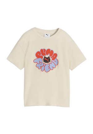 T-shirt crème à manches courtes avec texte coloré "Puma Trienn" autour d'un visage de chat noir et logo Puma rouge au centre.