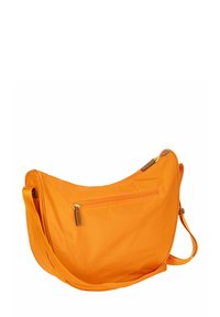 Sac à épaule en nylon orange au design courbé, équipé d'une poche zippée, d'une sangle réglable et d'accents marron. Texture lisse.