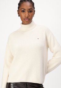 Tommy Hilfiger CARDI SWEATER - Pulover - ivory petal