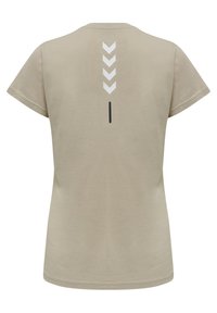 Hellbeige T-Shirt mit kurzen Ärmeln, einem runden Ausschnitt und einem vertikalen Muster aus weißen Chevronlinien und einer schwarzen Linie auf der Rückseite.
