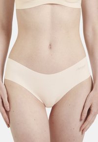 Vaaleanbeige puuvillasekoitebikinit, joissa on sileä pinta, matalavyötäröinen muotoilu ja logotunnus vyötäröllä.